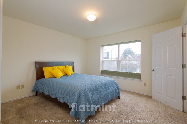 Building Photo - 1728 26th Ave S