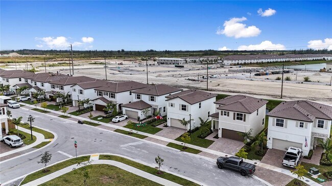 Building Photo - 2498 SE 25th Ct