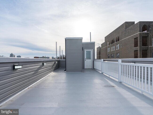 Building Photo - 632 Moyer St