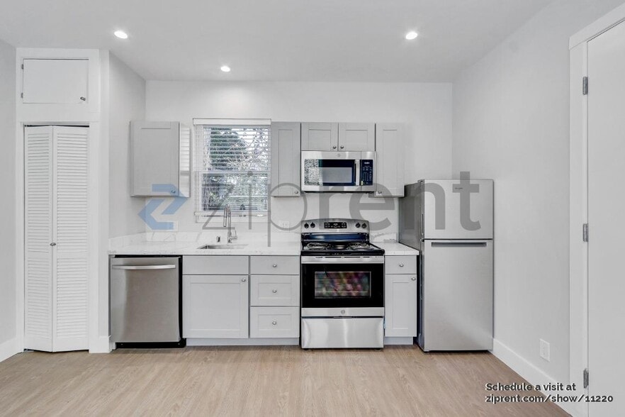 Building Photo - Unit A