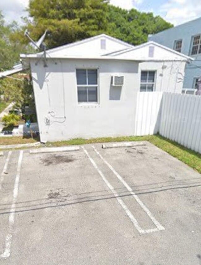 Primary Photo - 117 Curtiss Pkwy