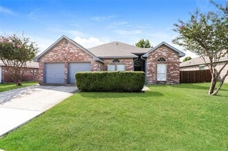 Building Photo - 328 Willow Creek Dr