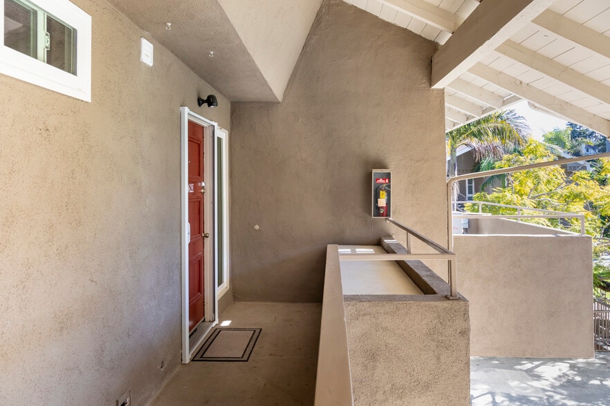 Building Photo - 2517 Navarra Dr