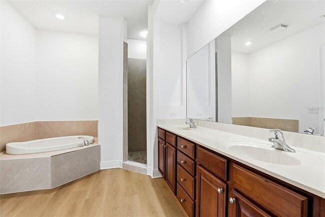 Building Photo - 1384 Lake Baldwin Ln