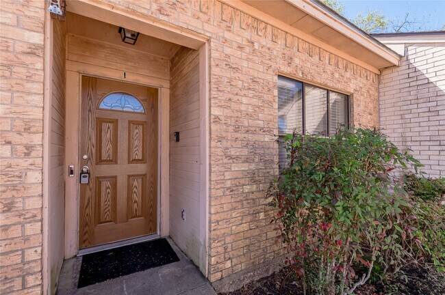 Building Photo - 1401 Ave O