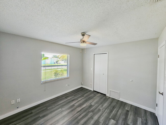 Building Photo - 608 Tangerine Ave