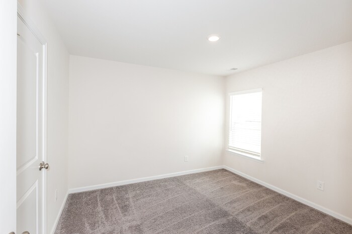 Building Photo - 220 Bowery Breeze Wy