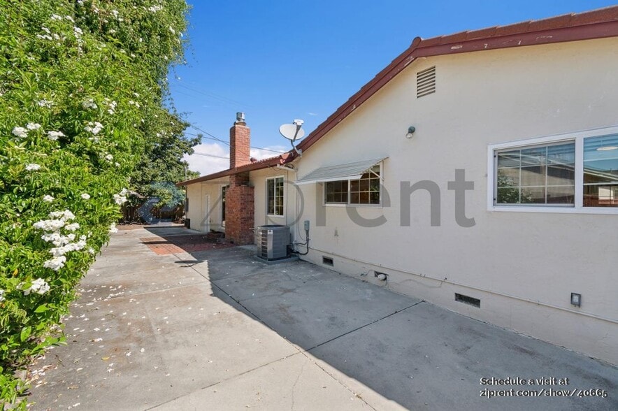 Building Photo - 792 Los Olivos Dr