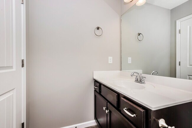 Building Photo - 1716 Sunray Dr