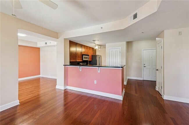 Building Photo - 230 E Ponce de Leon Ave
