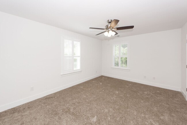 Building Photo - 4 Bedroom 3.5 Bath House in Lawton Park - ...
