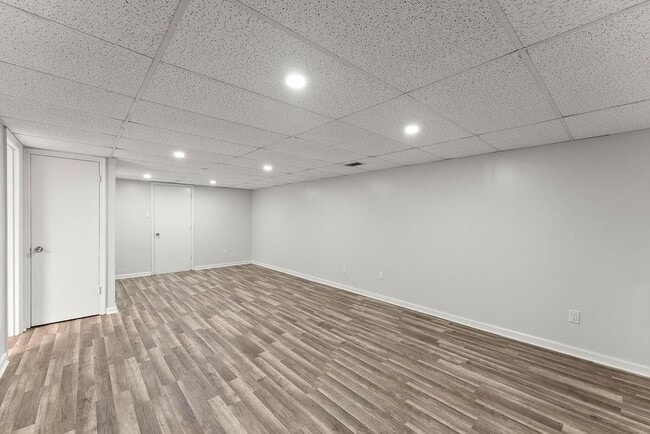 Building Photo - 4035 Thames Dr