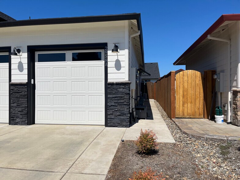 Building Photo - 2958 NW 15th Way