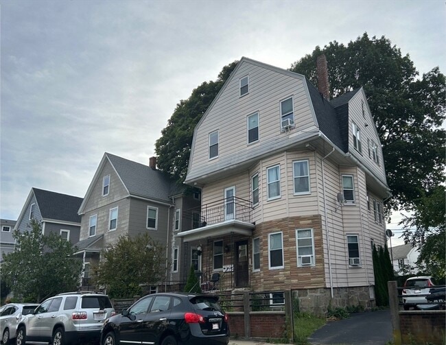 Primary Photo - 20 Newburg St