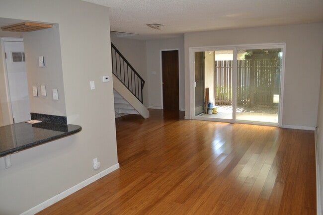 Building Photo - 5472 Roundtree Pl