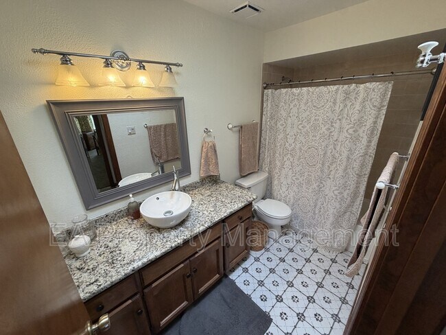 Building Photo - 4904 Purcell Dr NE