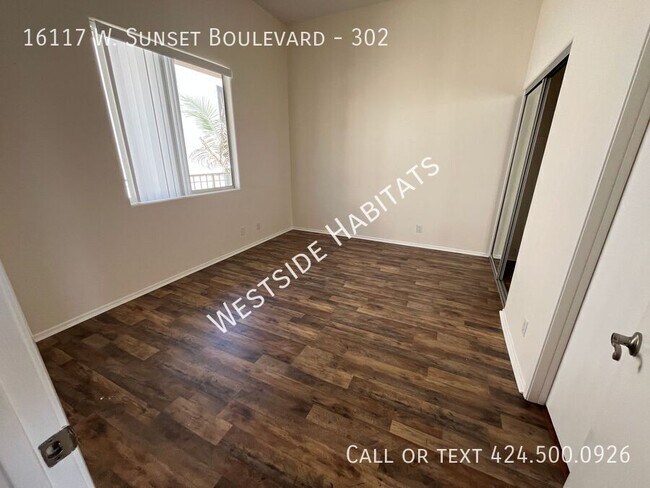 Building Photo - 16117 W Sunset Blvd