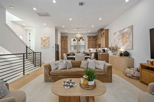 Building Photo - 3028 Lamar St