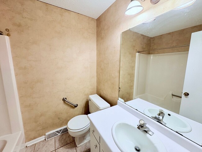 Building Photo - 101 Knight Cir