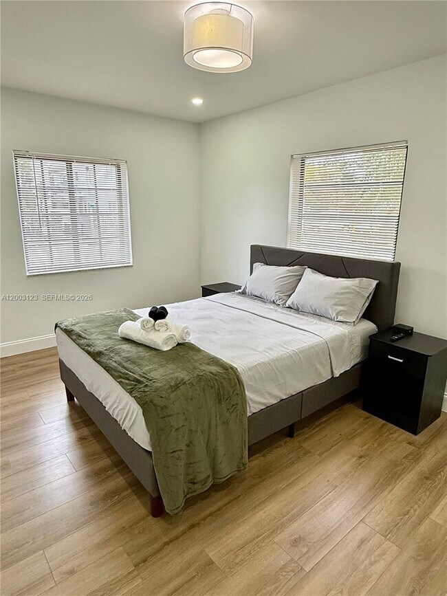 Building Photo - 864 80th St