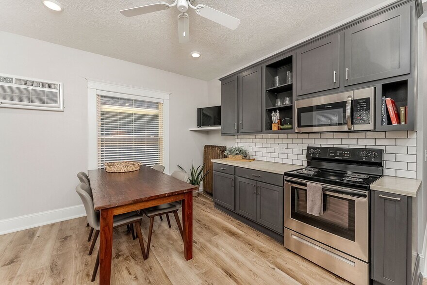 Kitchen - 709 S Phillips Ave