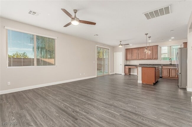 Building Photo - 788 Forest Peak St