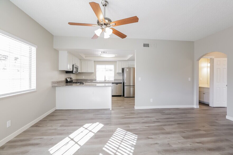 Building Photo - 7217 Chesterton Dr