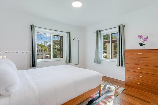 Building Photo - 820 SW 26th Rd