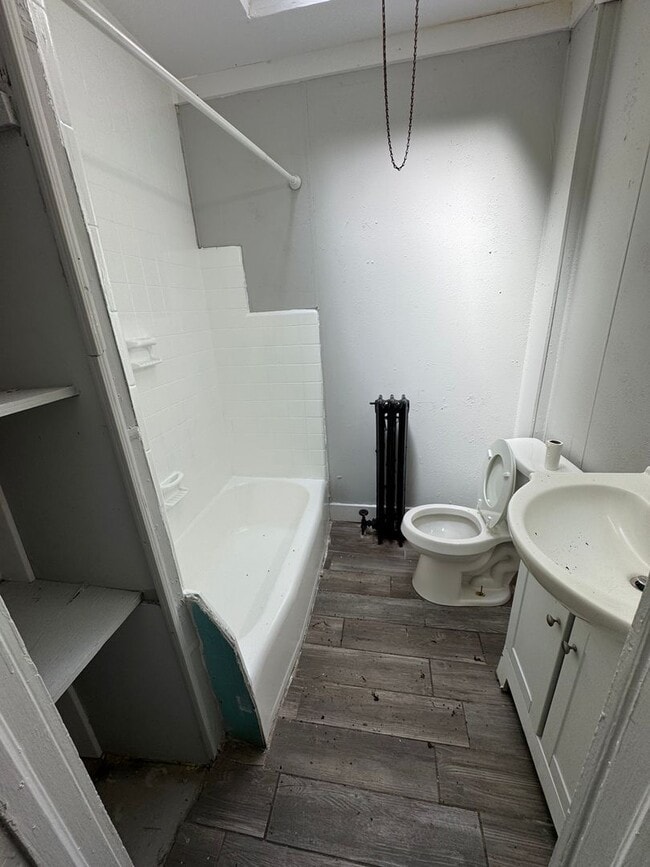 Building Photo - Charming 3BR Home with Private Fenced Yard  Cozy Comfort