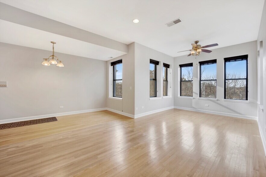 Building Photo - 4817 N Kimball Ave