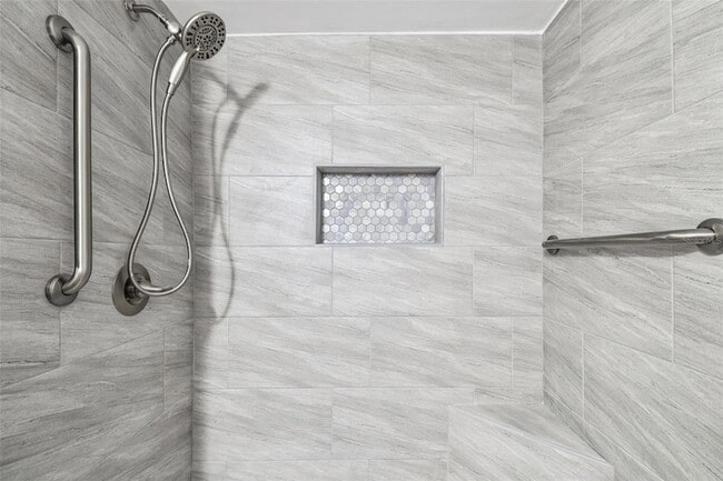 Building Photo - 8 Glencoe Pl