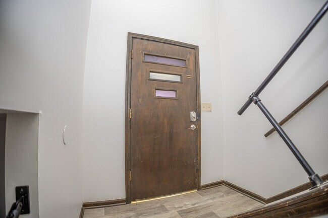Building Photo - 493-495 Perrey Dr