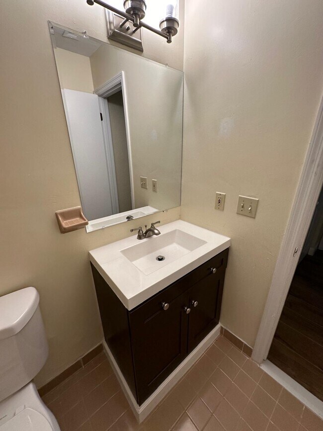 Building Photo - 7214 SW 44th Pl