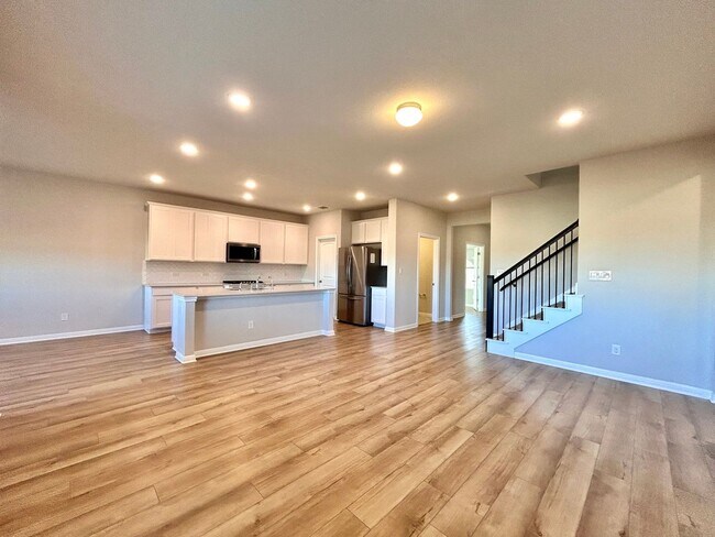 Building Photo - Stunning 4-Bed + Office Home in Lagos Community!