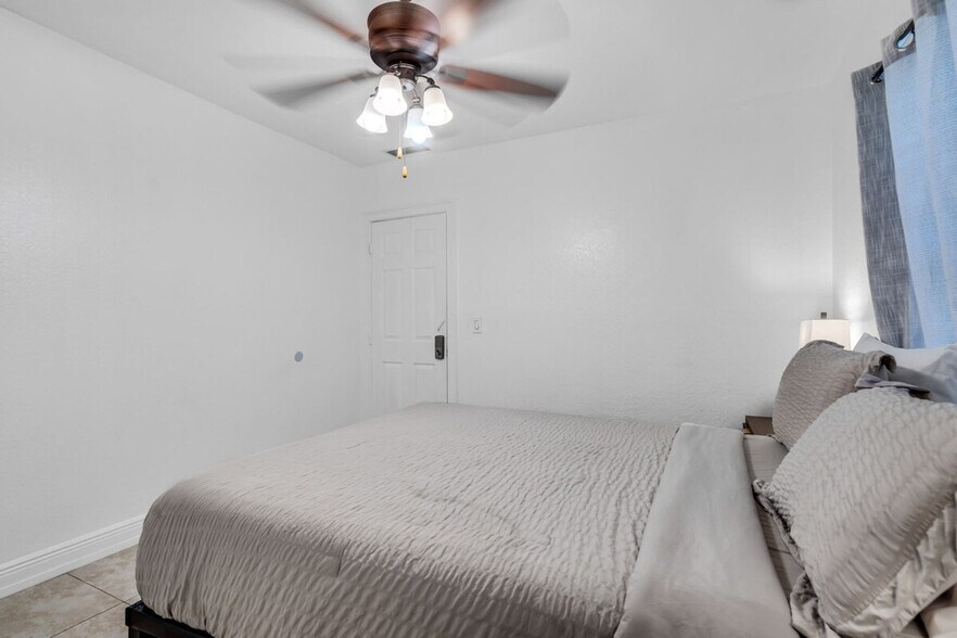 Building Photo - 2970 NW 15th St