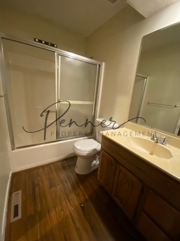 Building Photo - 814 NW 36th St Terrace