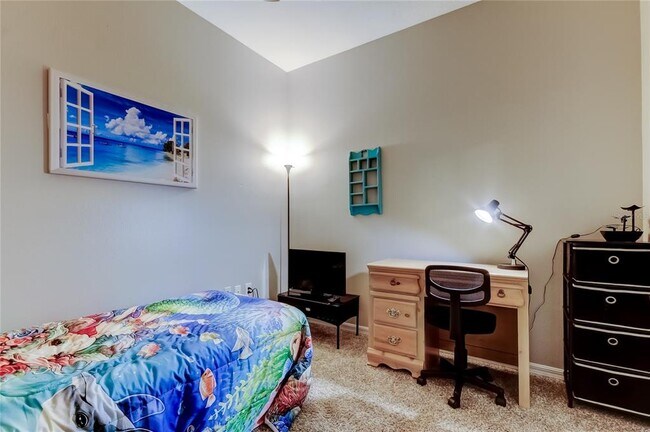 Building Photo - 1138 Hillhurst Dr