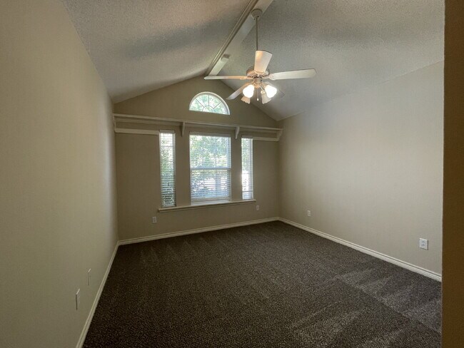 Building Photo - Beautiful 3/2/2 Plus Basement in Cooper district