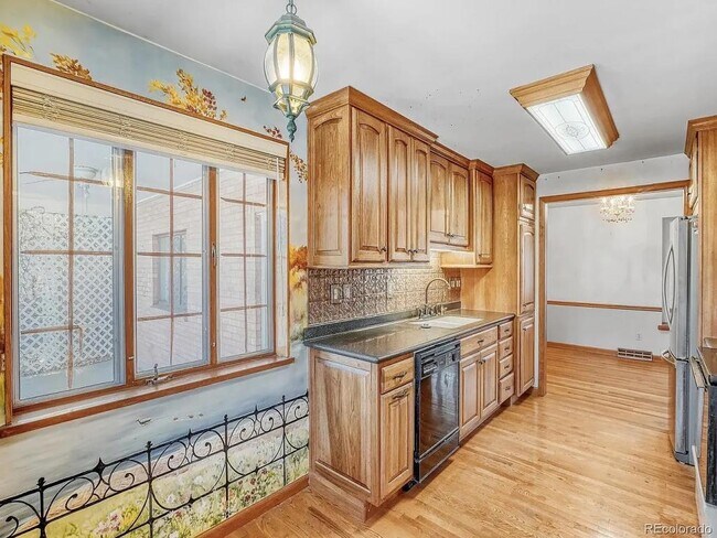 Building Photo - 1900 Zang St