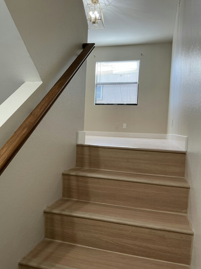 Building Photo - 852 N Monterey St