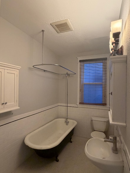 Building Photo - 1703 Bellevue Ave