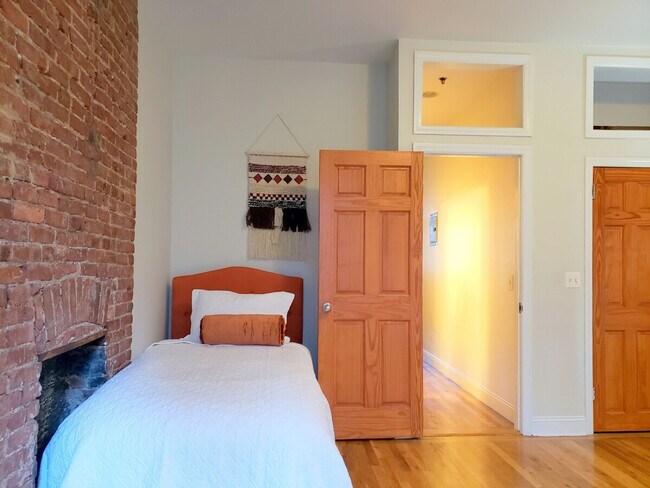 Building Photo - 112 W 136th St
