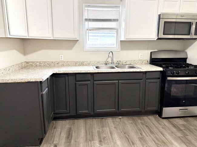 Building Photo - 705 Parkway