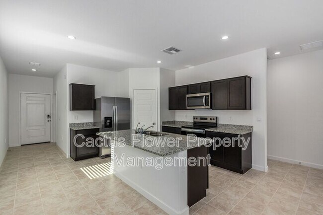 Building Photo - 2037 W Shelly Ave