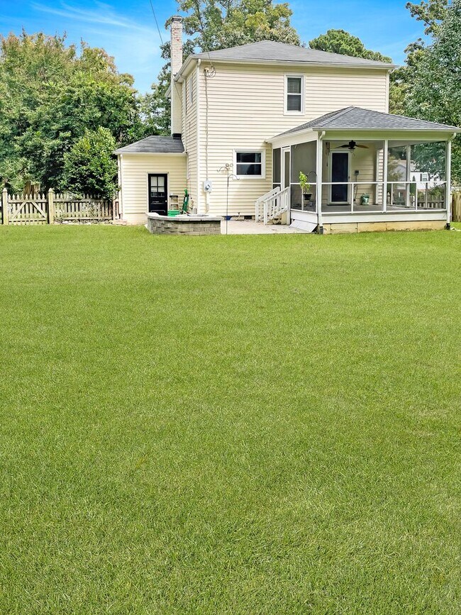 Building Photo - Holiday Special! Majestic single-family home!!! – No Application Fee This Season!