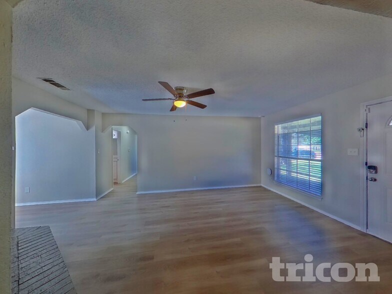 Building Photo - 5005 Coronet Ct