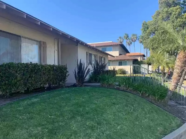 Primary Photo - 2717 Santiago Rd
