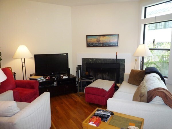 Building Photo - 13 Roberts Rd