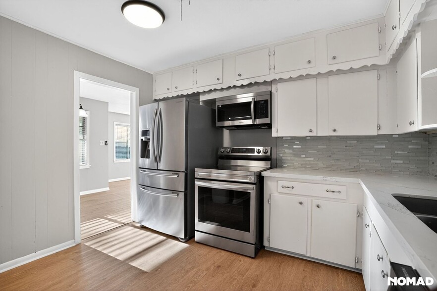 Building Photo - 210 Mize St