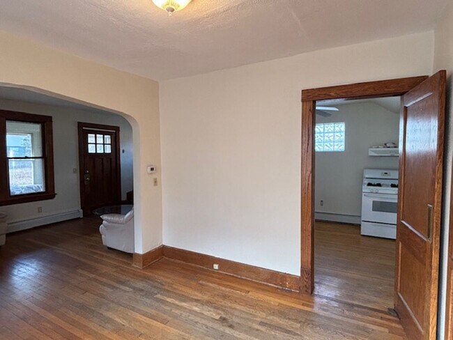 Building Photo - 2 BR/1 BA Single-Family Home in the Mac-Groveland Neighborhood!